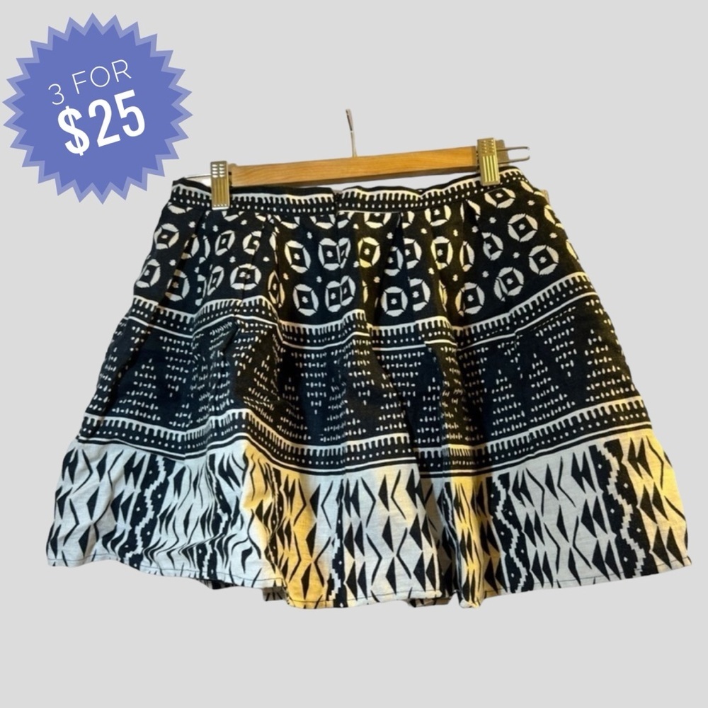 Sale Forever 21 Women's Skirt Size 28/S Black White Lined Pleated Skirt